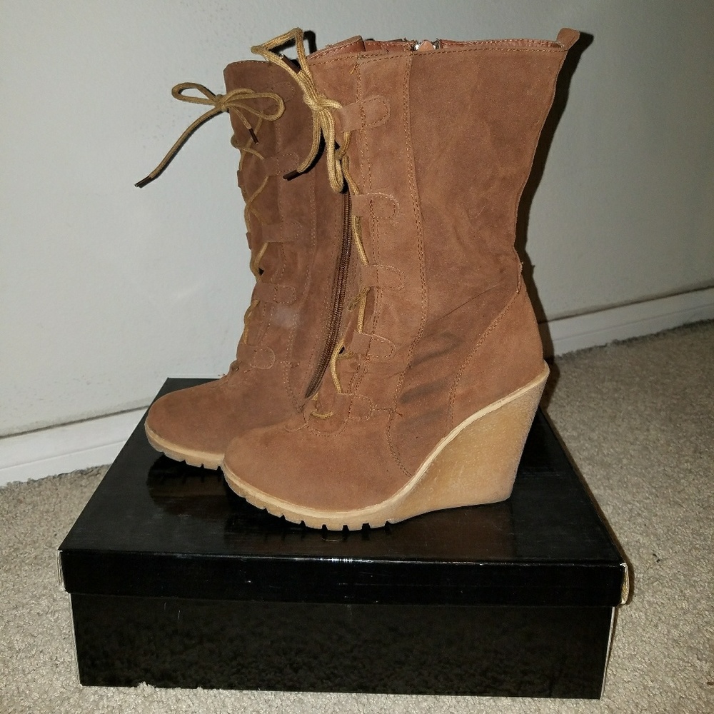 Lace up adjustable calf Brown boots